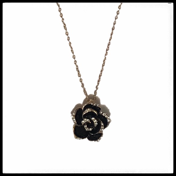 ROSE NECKLACE - Picture 2 of 4